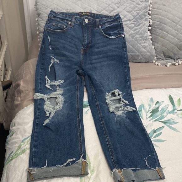 Dark wash distressed Capri jeans inventory # 14 - Picture 2 of 4